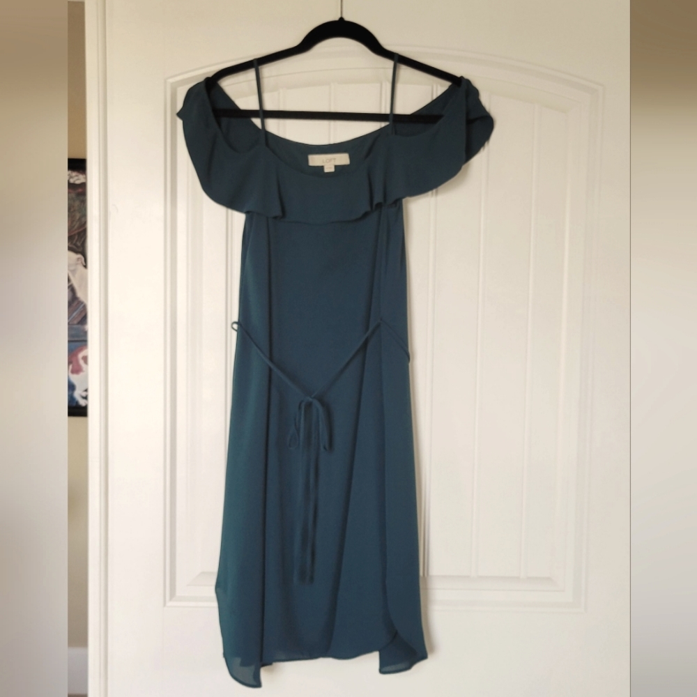 LOFT Cold shoulder dress xs